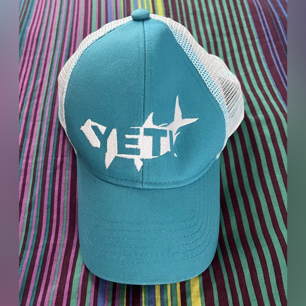 Yeti Tarpon Trucker Hat NWT🩵